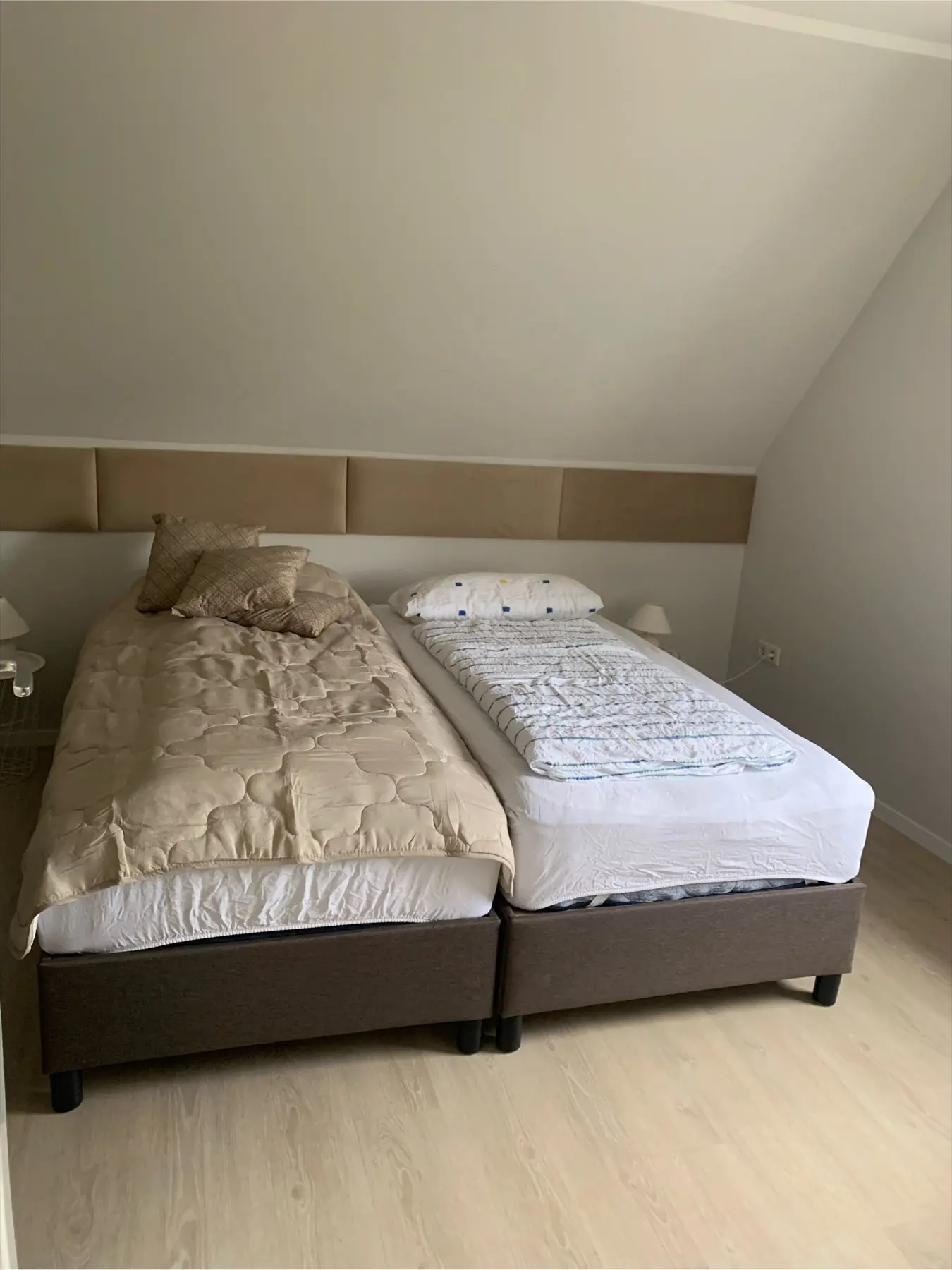 Schlafzimmer der Ferienwohnung mit zwei Einzelbetten